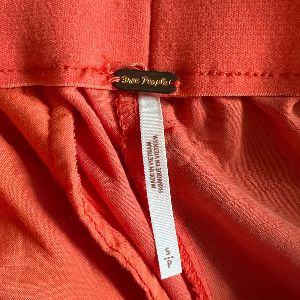 Free People Nothin' To Say Pleated Trousers in orange. Size Small. elastic waist - Picture 11 of 11